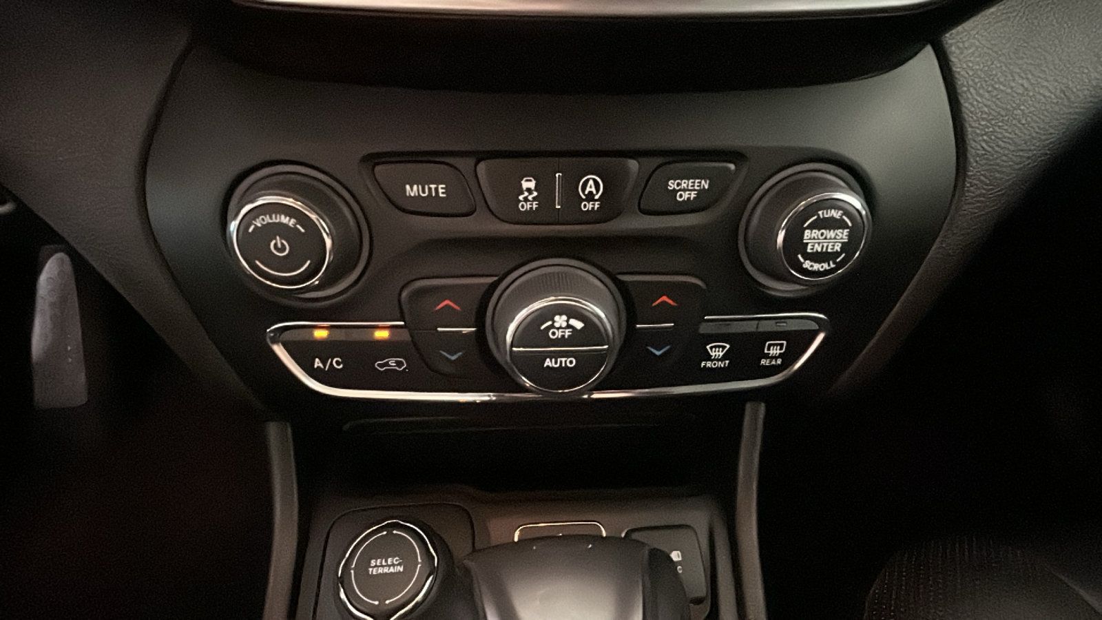 Used 2020 Jeep Cherokee Limited AWD/4WD image 26