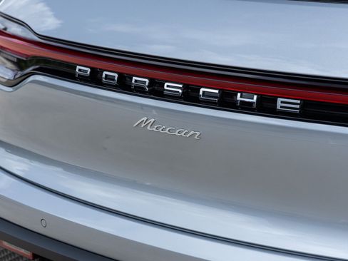 Certified 2025 Porsche Macan image 15