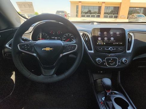 Used 2025 Chevrolet Malibu RS FWD image 12