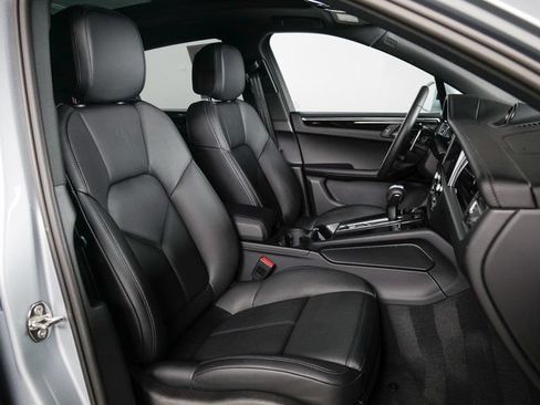 Certified 2026 Porsche Macan AWD/4WD image 11
