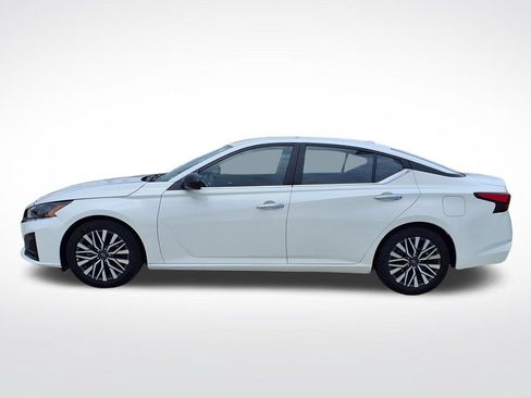 Used 2025 Nissan Altima 2.5 SV FWD image 5
