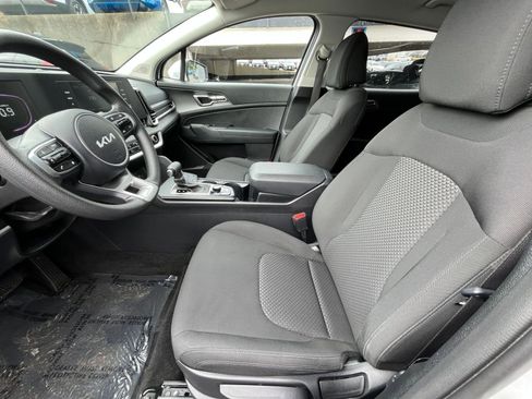 Used 2025 Kia Sportage LX FWD image 27