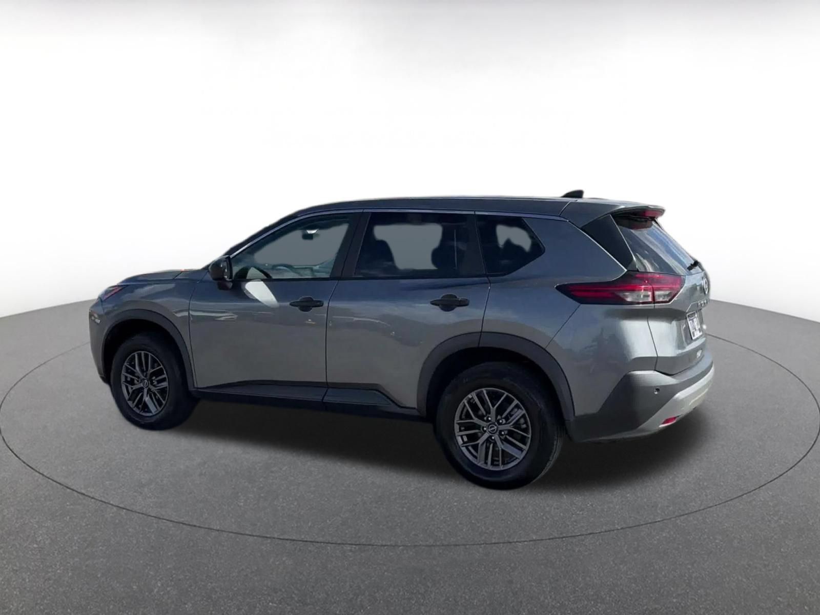 Used 2023 Nissan Rogue S AWD/4WD image 9