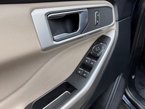 Certified 2022 Ford Explorer XLT w/ Equipment Group 202A image 11