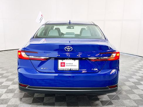 Used 2025 Toyota Camry LE image 4