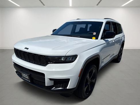 Used 2023 Jeep Grand Cherokee L Laredo AWD/4WD image 2