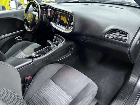 Used 2019 Dodge Challenger R/T w/ Driver Convenience Group RWD image 16