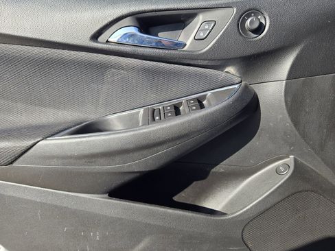 Used 2017 Chevrolet Cruze LT image 25