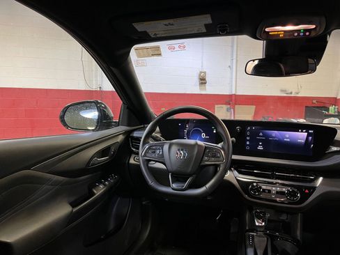 Used 2025 Buick Envista Sport Touring image 33