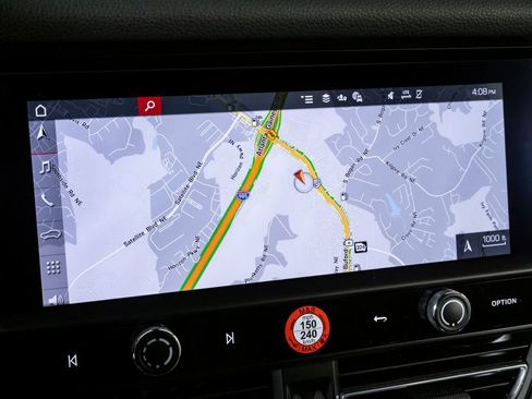 Certified 2025 Porsche Macan image 15