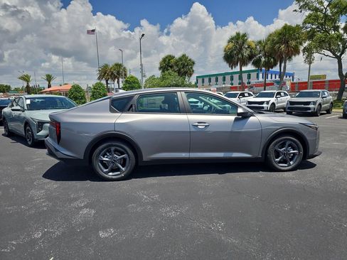 New 2026 Kia K4 FWD image 9