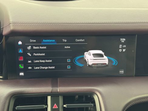 Used 2023 Porsche Taycan image 30