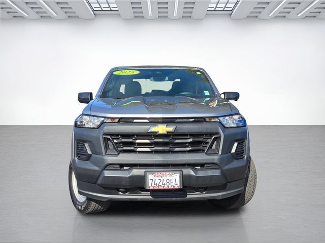 Used 2025 Chevrolet Colorado W/T AWD/4WD image 2