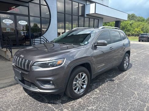 Used 2020 Jeep Cherokee Latitude Plus w/ Cold Weather Group AWD/4WD image 2