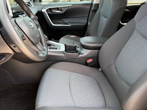 Used 2025 Toyota RAV4 XLE FWD image 10