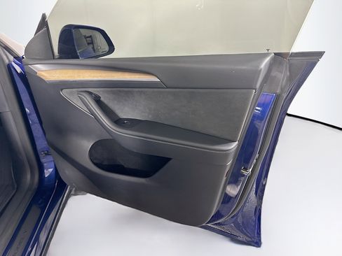 Used 2023 Tesla Model Y Long Range AWD/4WD image 32