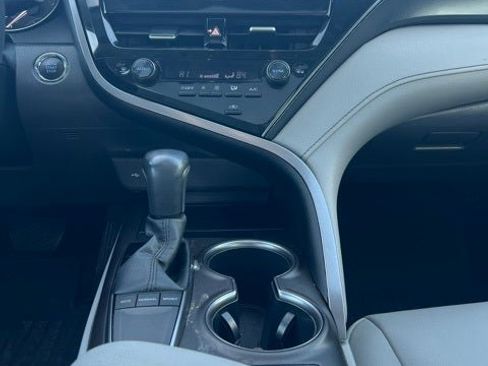 Used 2023 Toyota Camry SE image 10