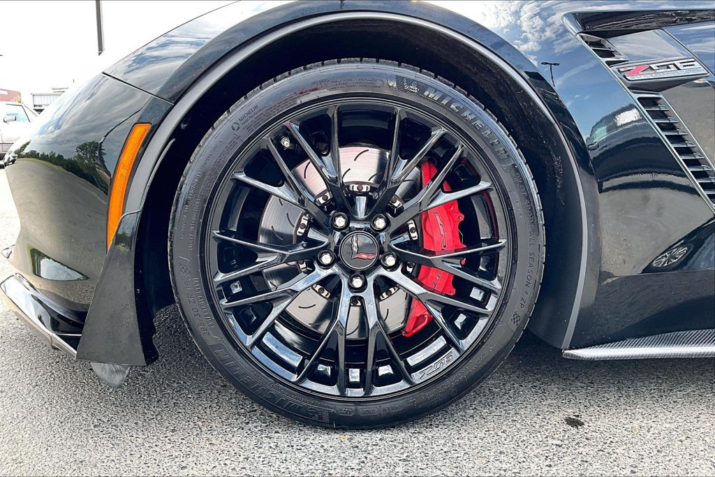 Used 2016 Chevrolet Corvette Z06 w/ 3LZ Preferred Equipment Group RWD image 32
