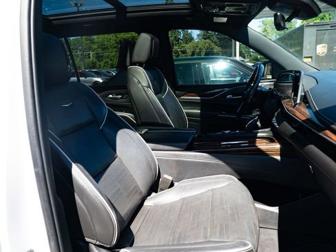 Used 2021 Cadillac Escalade ESV Premium Luxury w/ Performance Package AWD/4WD image 23