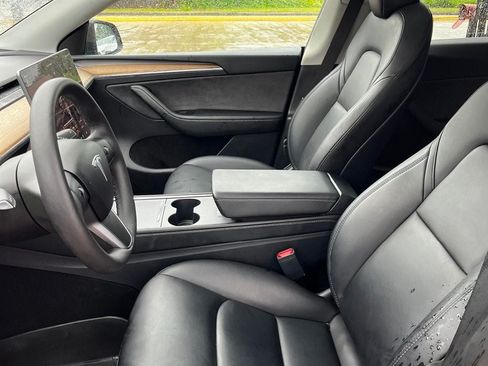 Used 2024 Tesla Model Y 2WD image 14