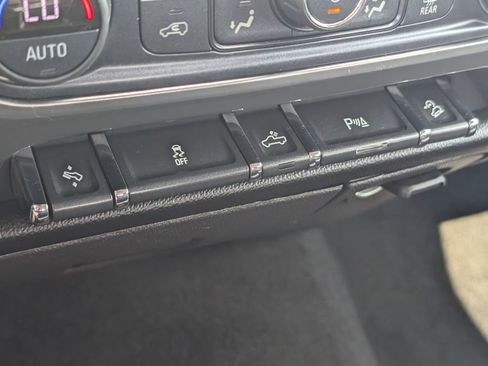 Used 2018 Chevrolet Silverado 1500 LT w/ Texas Edition image 22