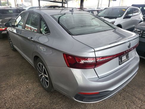 Used 2025 Volkswagen Jetta SE FWD image 9