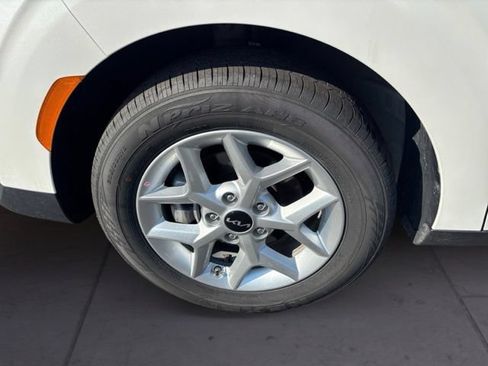Certified 2025 Kia Soul LX w/ LX Technology Package FWD image 9