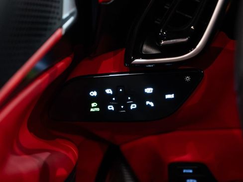 Used 2024 Ferrari Roma Spider RWD image 33