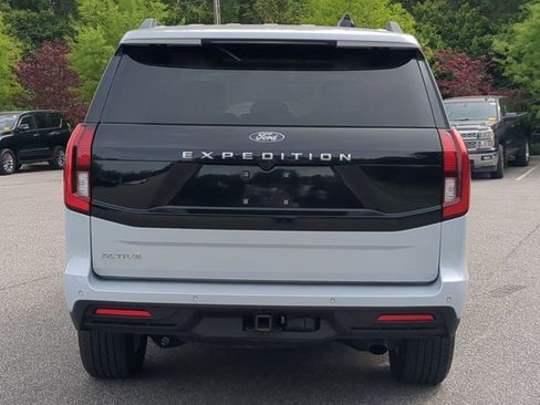 Certified 2025 Ford Expedition Active image 5