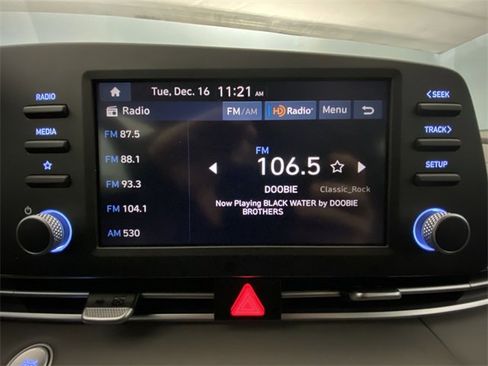 Used 2025 Hyundai Elantra Sport image 16