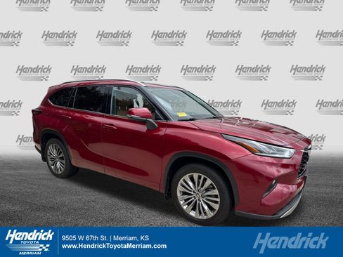 Used 2021 Toyota Highlander Platinum AWD/4WD image 1