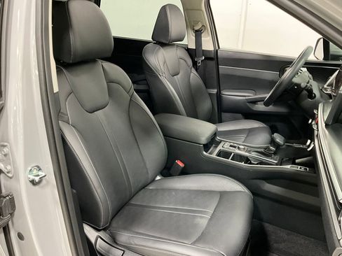 Used 2025 Kia Sorento S w/ Panoramic Sunroof Package image 7