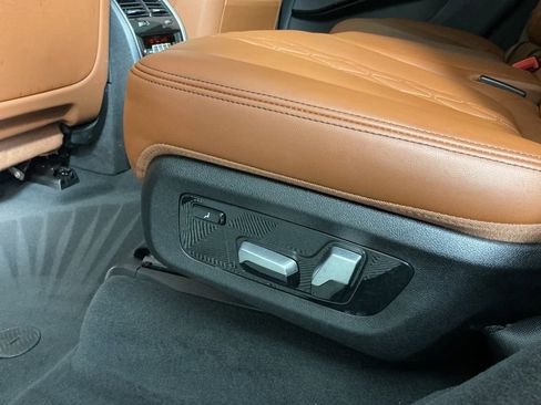 Certified 2025 BMW X7 xDrive40i image 32