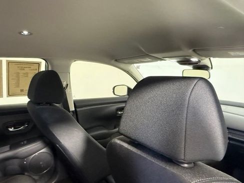Used 2025 Honda HR-V LX image 37