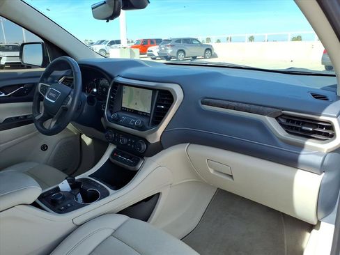 Used 2022 GMC Acadia Denali w/ Denali Technology Package image 11