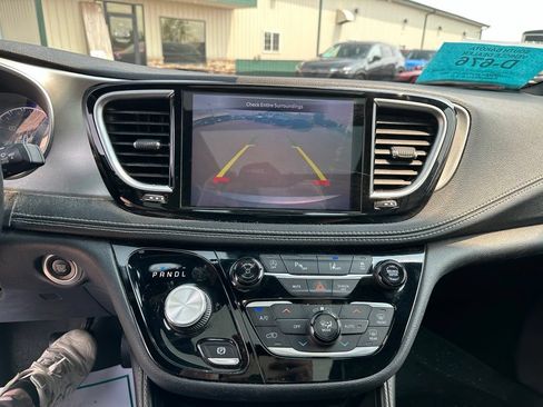 Used 2021 Chrysler Pacifica Limited w/ S Appearance Package AWD/4WD image 17