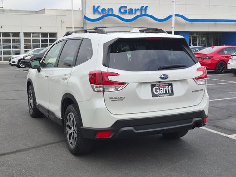 Used 2021 Subaru Forester Premium AWD/4WD image 8