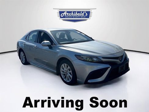 Used 2024 Toyota Camry SE FWD image 1