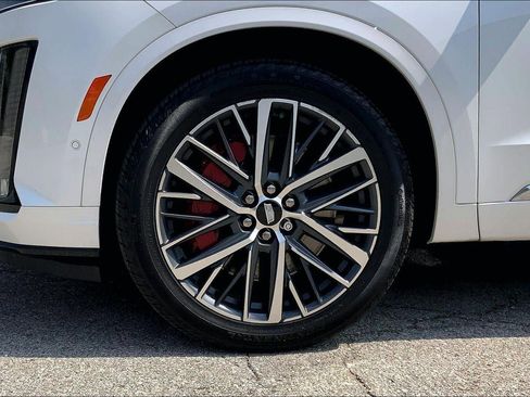 Certified 2025 Cadillac XT6 Sport w/ Technology Package AWD/4WD image 9