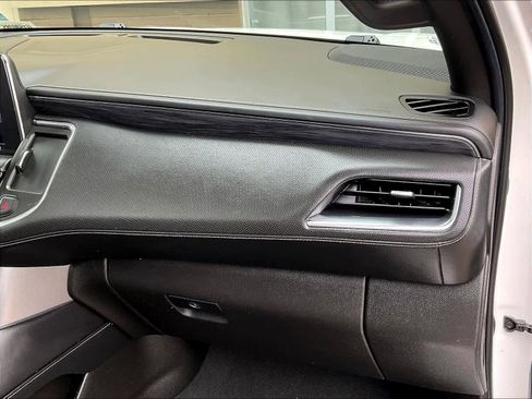 Used 2021 GMC Yukon SLT w/ SLT Premium Package AWD/4WD image 13