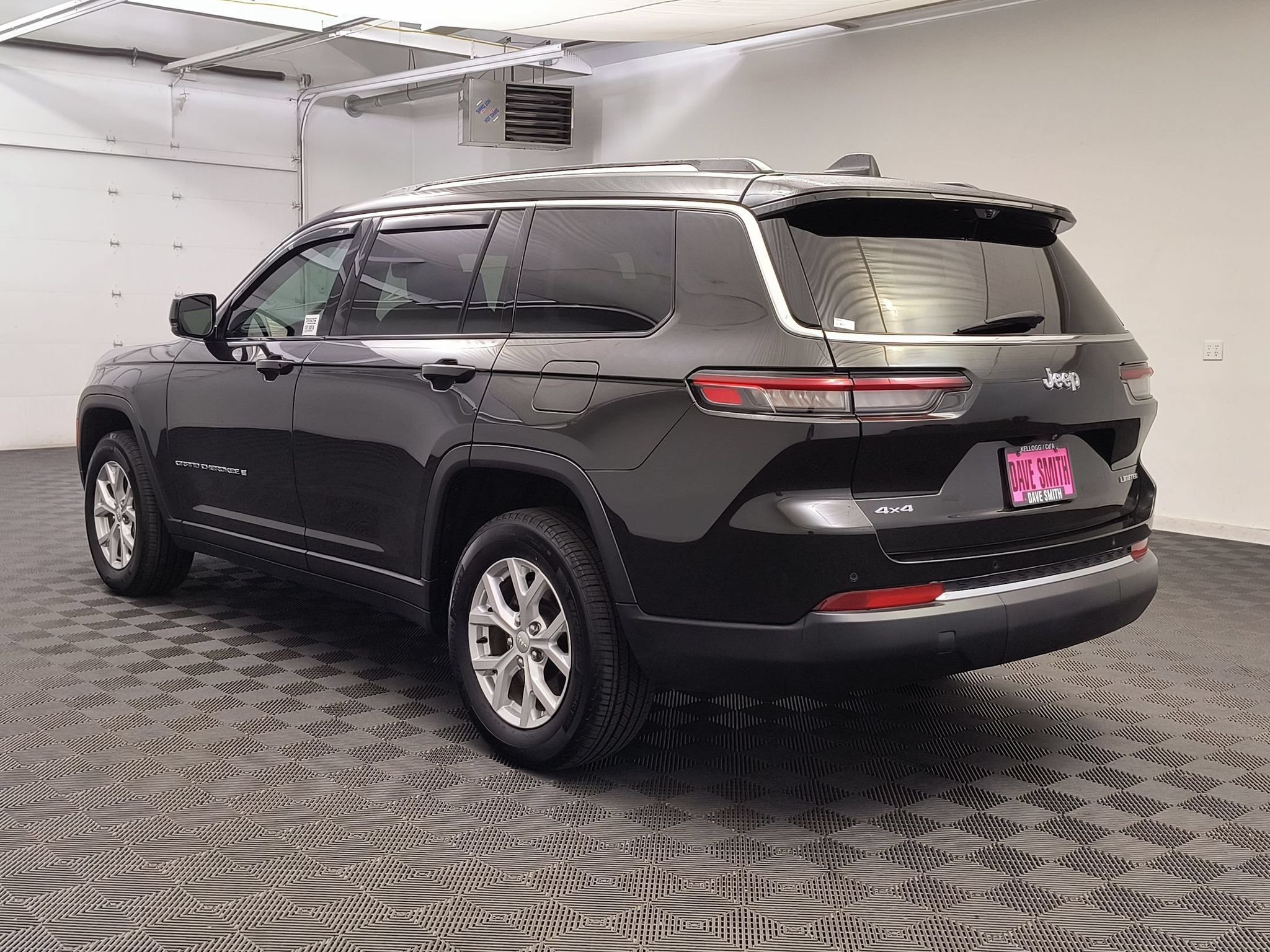 Used 2023 Jeep Grand Cherokee L Limited w/ Luxury Tech Group II AWD/4WD image 3