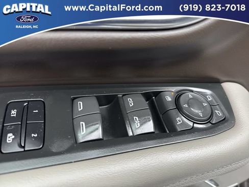 Used 2022 GMC Yukon XL SLT w/ SLT Luxury Package AWD/4WD image 21