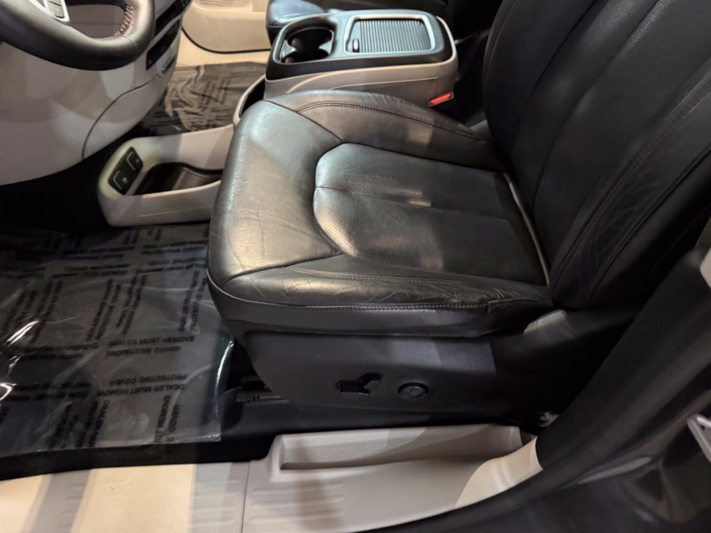 Used 2020 Chrysler Pacifica Touring-L Plus FWD image 26
