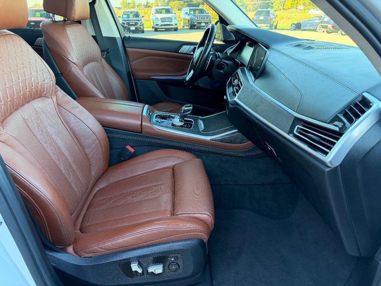 Used 2019 BMW X7 xDrive50i w/ Dynamic Handling Package AWD/4WD image 9
