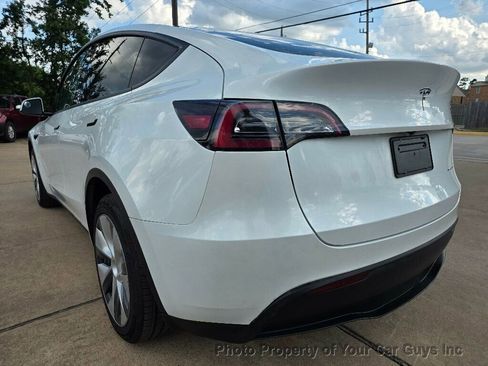 Used 2023 Tesla Model Y AWD image 18