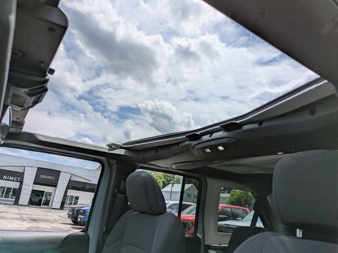 Used 2024 Jeep Wrangler Unlimited Sahara AWD/4WD image 24