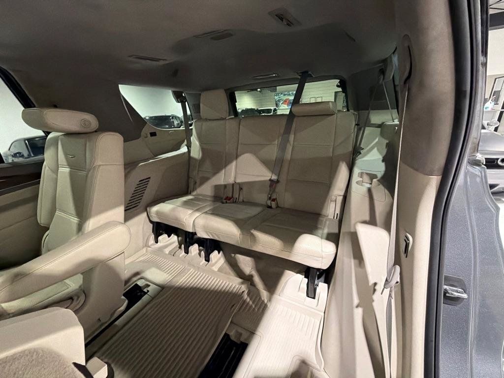 Used 2021 Cadillac Escalade Premium Luxury Platinum AWD/4WD image 16