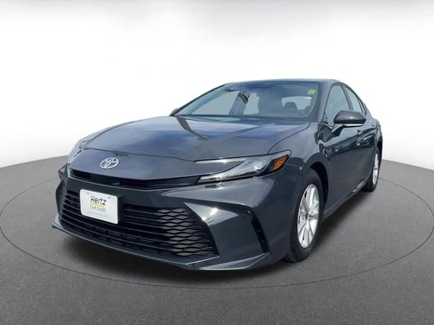 Used 2025 Toyota Camry LE image 7