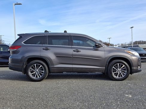 Used 2018 Toyota Highlander XLE w/ Protection Package #3 image 7