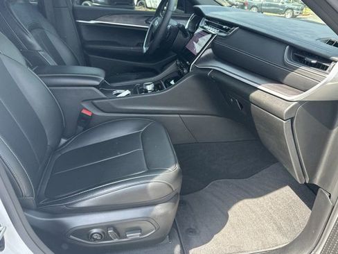 Certified 2025 Jeep Grand Cherokee Limited w/ Luxury Tech Group II image 17